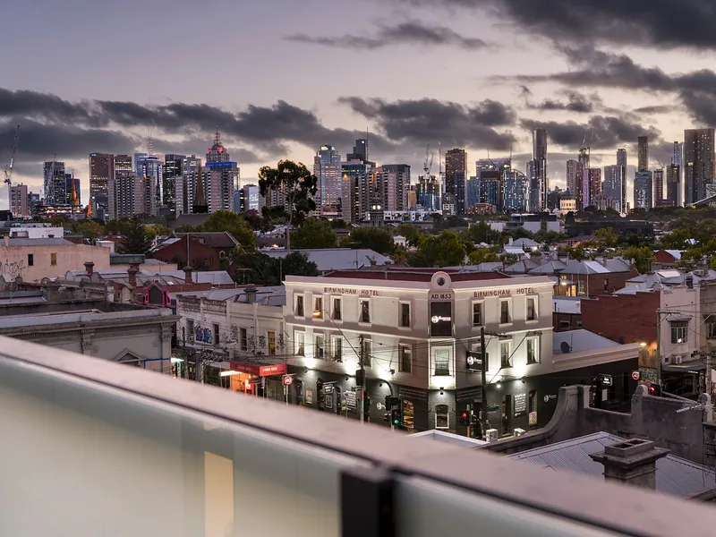 Secure & stylish, spectacular northerly views