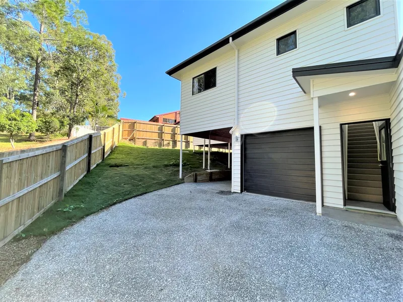 BRAND NEW & LUXUIROUS DUPLEX LIVING