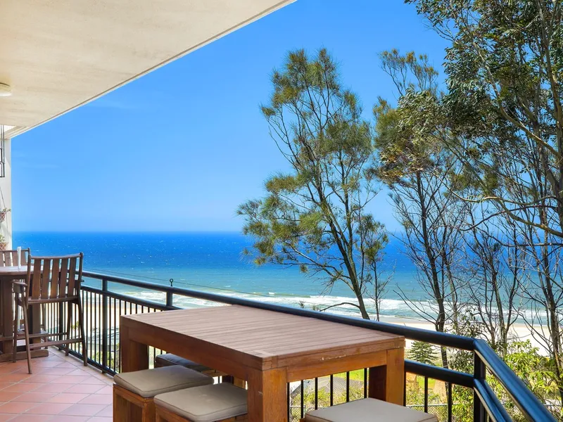 TWO LEVEL PENTHOUSE WITH A PRIVATE ROOFTOP AND THE BEST VIEWS OF THE GOLD COAST