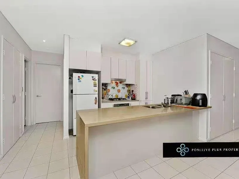 Spacious Three Bedroom Garden Apartment Epping Park