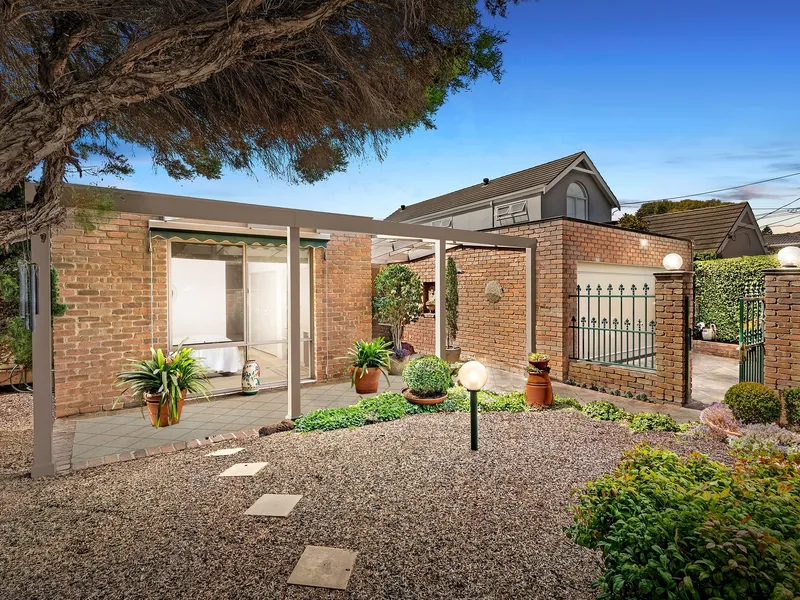 Classic Elegance, Beachside Brilliance