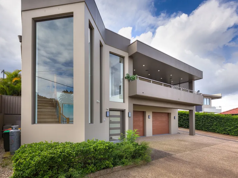 Gorgeous home with grand dimensions on beautiful Lake Macquarie