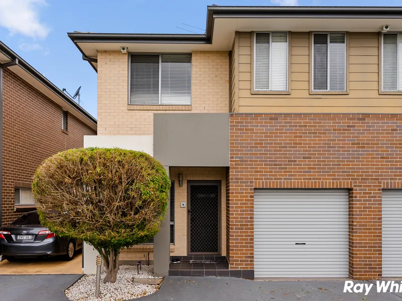 Beautiful Four Bedroom Townhouse!