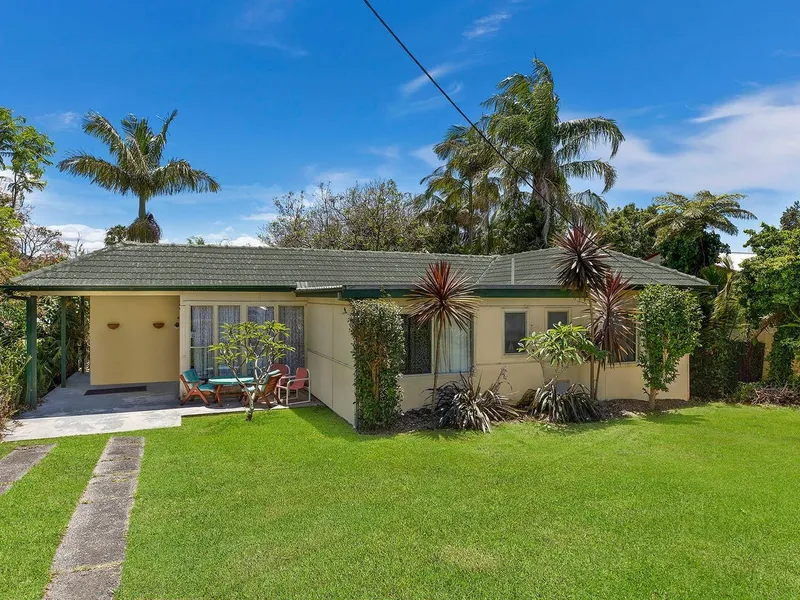 Well Presented | Spacious | Walk to Beach!