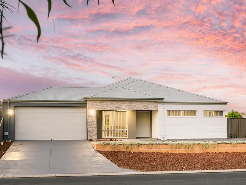 2 Master Suites + Theatre + Games + Study + Activity