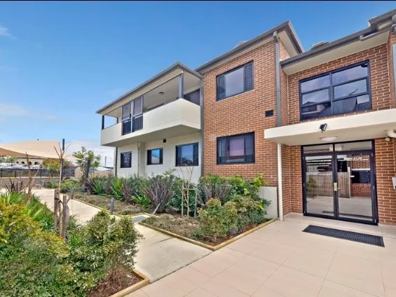 Modern Split-Level 2 Bedroom Apartment