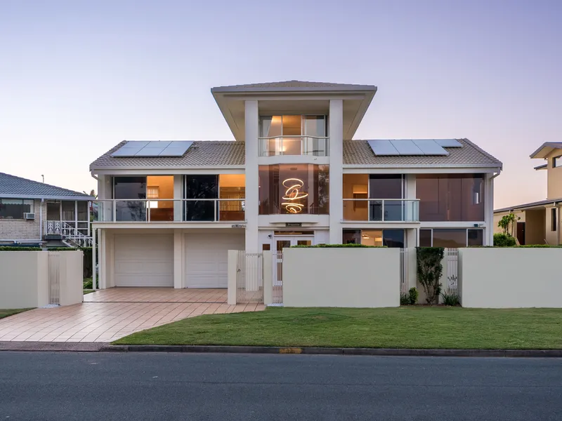 BROADWATER FRONTAGE, CHARMING TRI-LEVEL FAMILY HOME