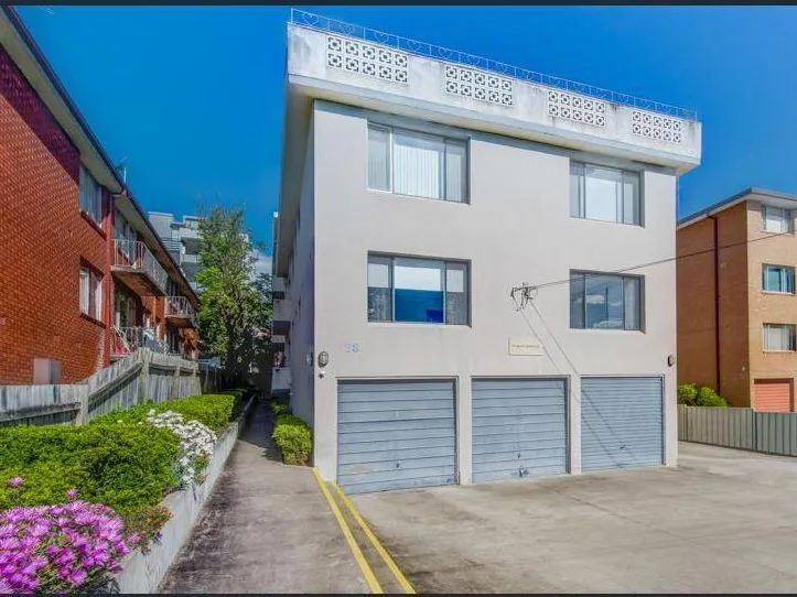 Conveniently Located, Spacious One Bedroom Apartment !!!