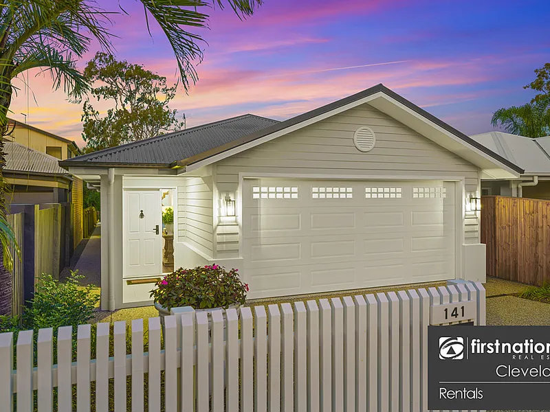 Brand new Hamptons style waterfront family home!