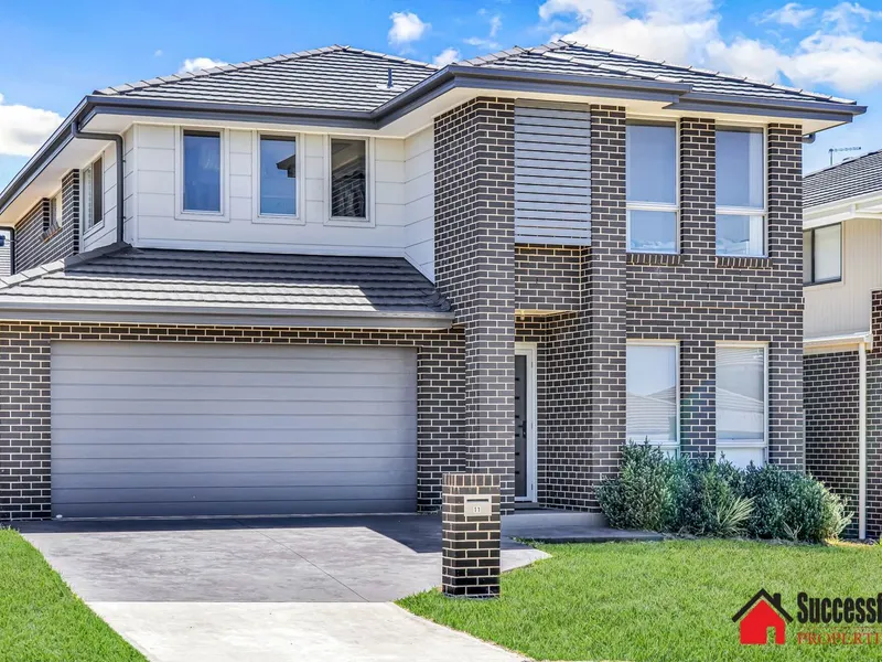 DEPOSIT TAKEN, INSPECTION CANCELLED!!! 5 Bedroom Home less than 5 mins drive to Schofields Train station