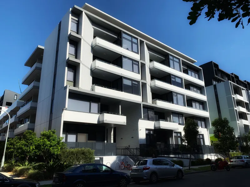 Luxury 2 Bedroom fully furnished apartment in the heart of Rosebery For Rent!
