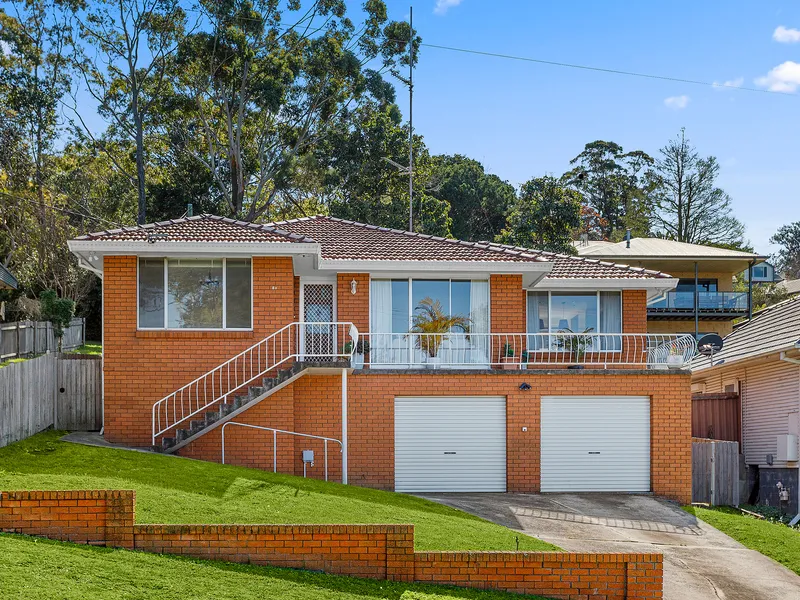 Charming entertainer with north-facing yard