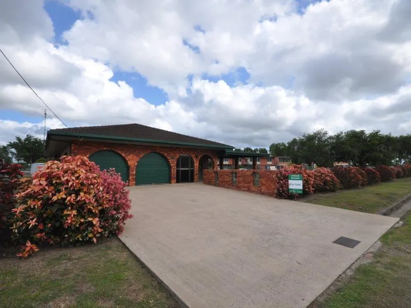 Lowset Brick Home, flood free on huge block