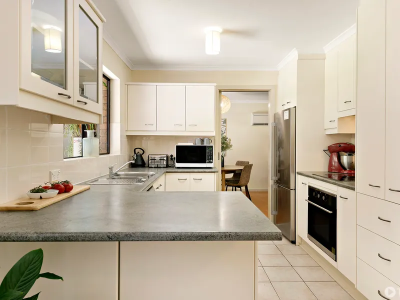 Delightful Entertainer In A Superb Position