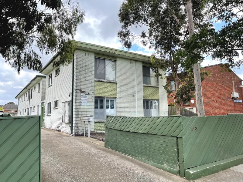 Cosy Unit in Great Location 