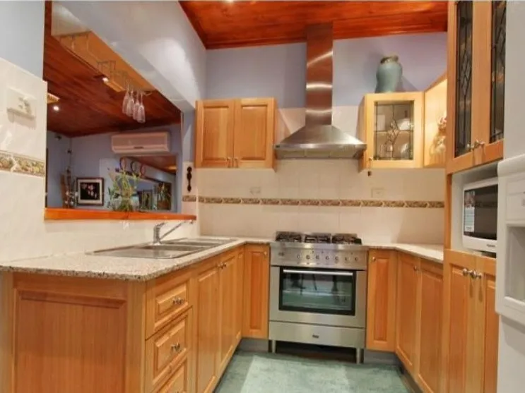 CLOSE TO WOLLONGONG UNIVERSITY