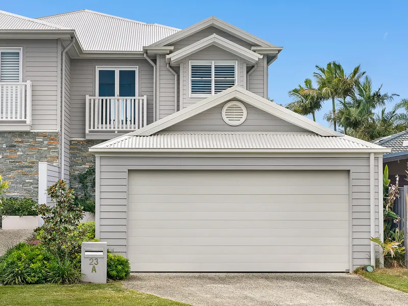Luxury Family Villa Within Minutes to Nobby's Beach
