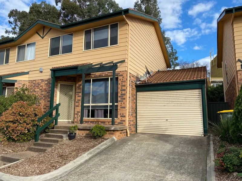 Conveniently Located 3 Bedroom Townhouse!!