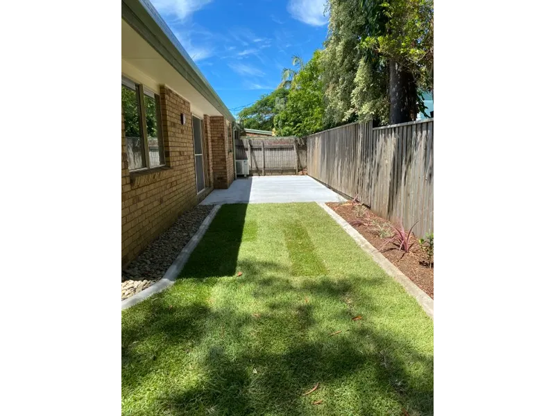 3 Bedroom Renovated Duplex in Suffolk - includes lawn maintenance & water