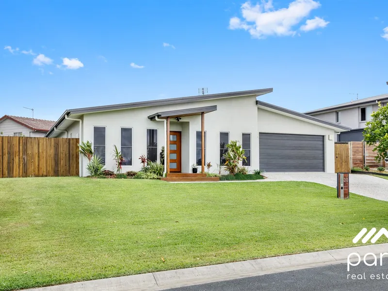 SPACIOUS, FAMILY ENTERTAINER WITH MULTIPLE LIVING AREAS AND POOL!