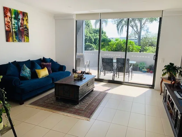 THE BEST MODERN ONE BEDROOM WITH PARK VIEW IN THE INNER-NORTH