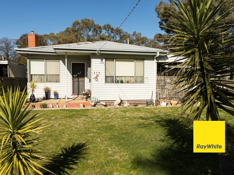 Centrally Located Home Just A Short Walk From The Town Centre