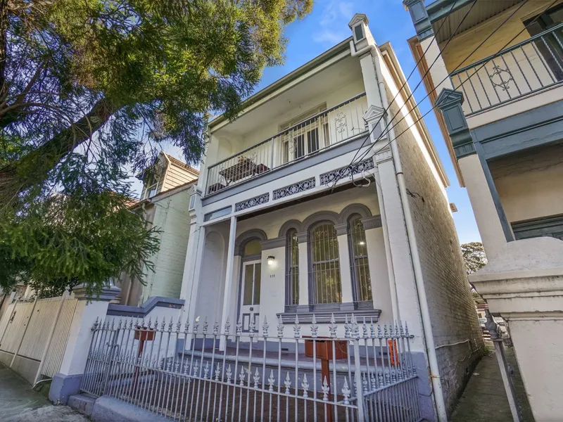 Renovated Old Charm 2 Bedroom Unit for Lease in Petersham