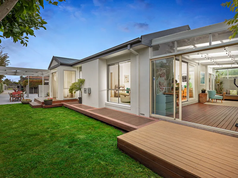 Secluded Riverside Haven, Modern Carefree Bliss