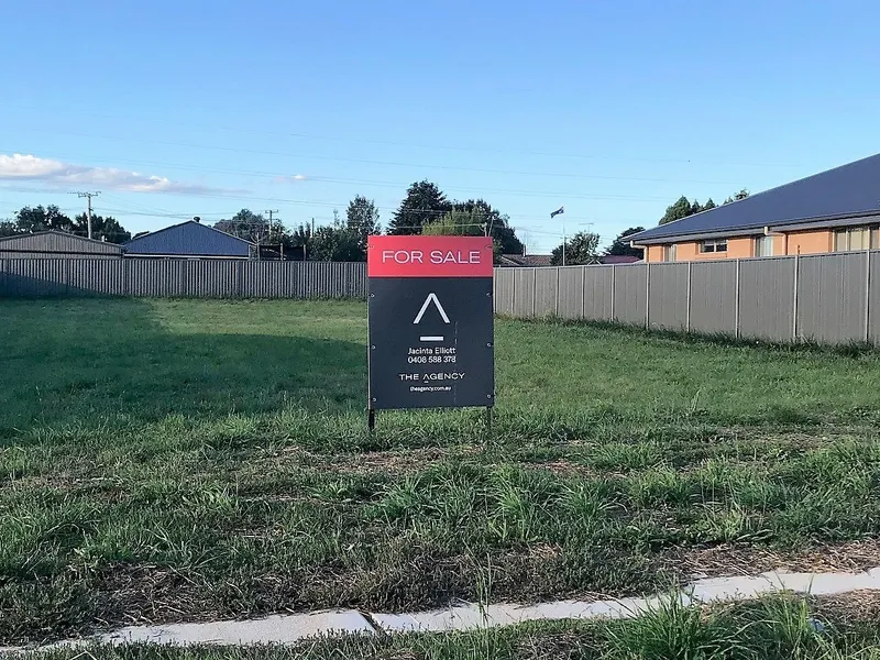 RESIDENTIAL BUILDING BLOCK CROOKWELL