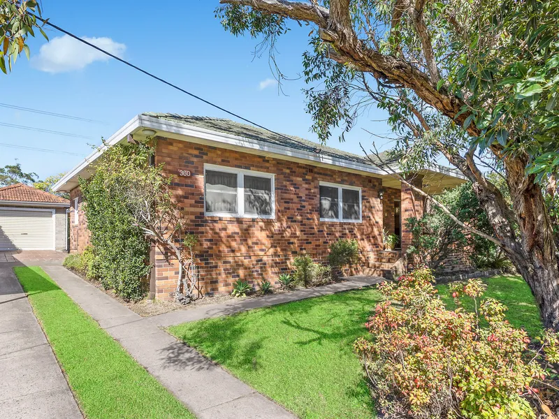 Knock it down, or do it up, the potential is endless on this 600sqm block. 