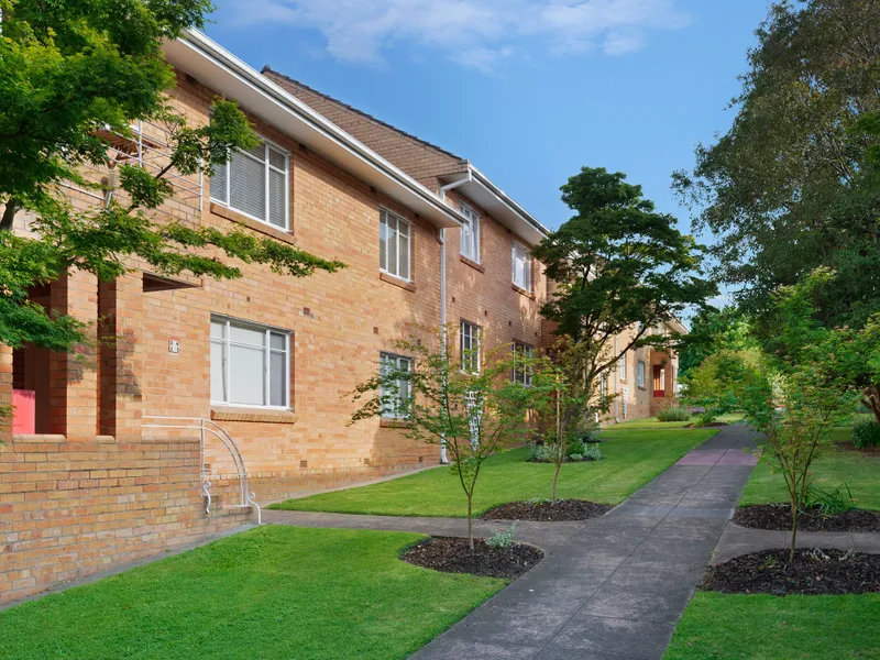 ART DECO AMBIENCE THROUGHOUT