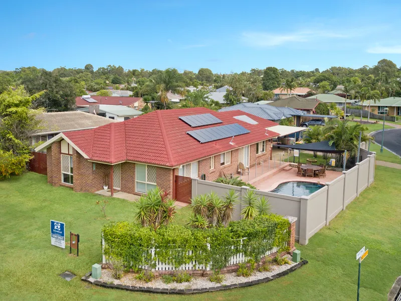 SPRAWLING RENOVATED LOWSET 5 BEDROOMS, POOL, SIDE ACCESS 766m2 AND MORE 