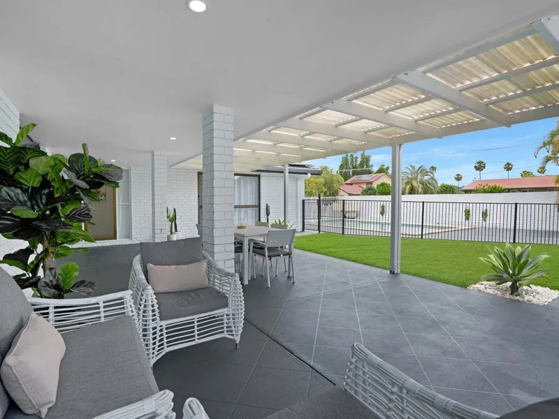 YOUR RENOVATED DREAM HOME NESTLED ON A SPRAWLING 4000m2