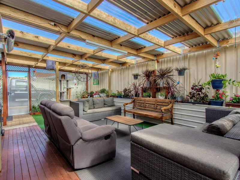 Great Out Door Entertaining, Storage and Secure Side Parking x 2