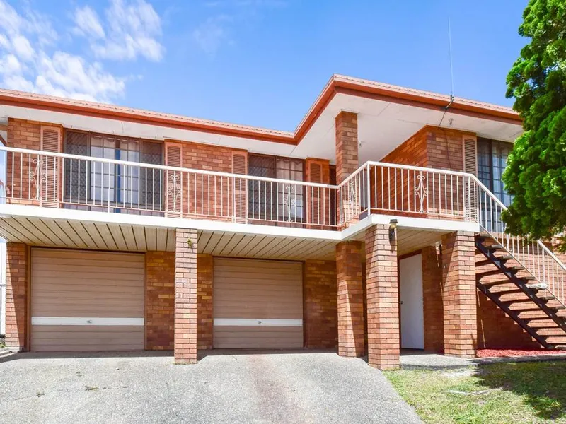 Family Home in Convenient Position