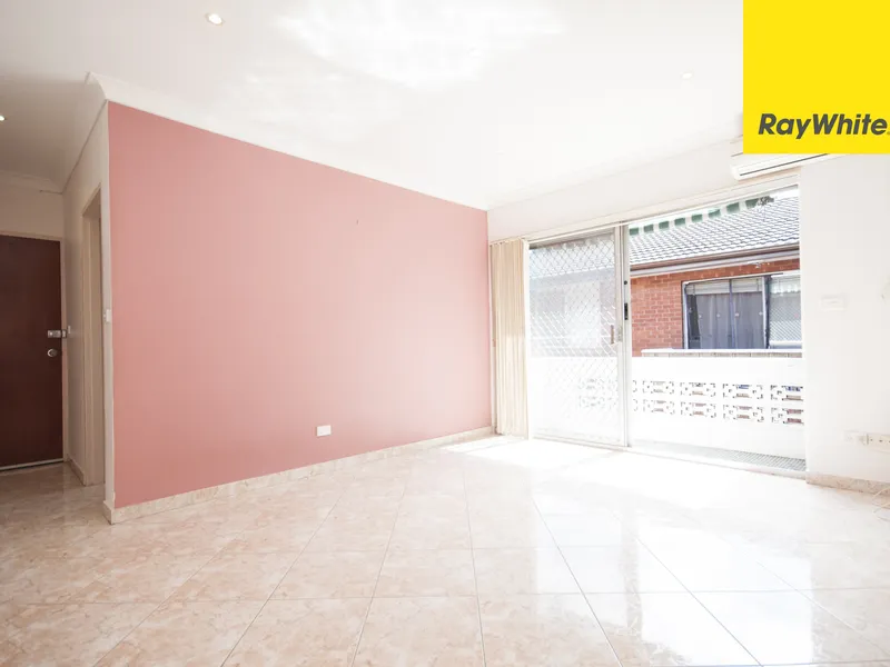 NEAT & COSY TWO BEDROOM UNIT LOCATED MINUTES AWAY TO TRANSPORT