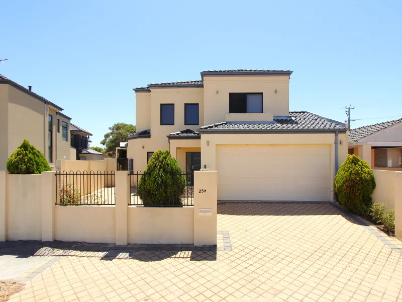 4 BEDROOM 2 BATHROOM UNFURNISHED EXECUTIVE FAMILY HOME