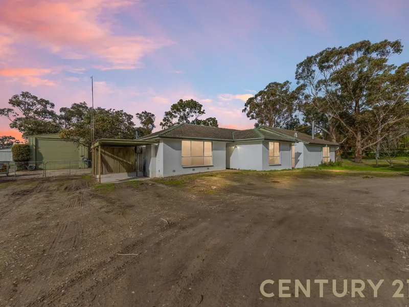 A Slice Of Heaven On An Acre!!