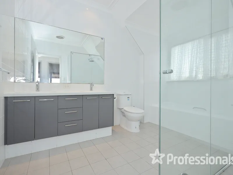 Don't Let This One Slip By.. 6 Bedrooms - Multi Living