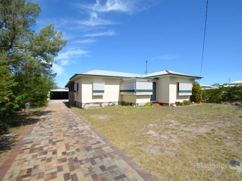 STANTHORPE - BIG RESIDENCE WITH SUPER LARGE RUMPUS AND OUTDOOR ENTERTAINING AREA