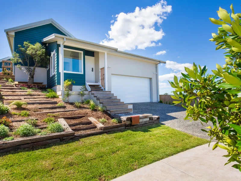 Beautiful new home with views!