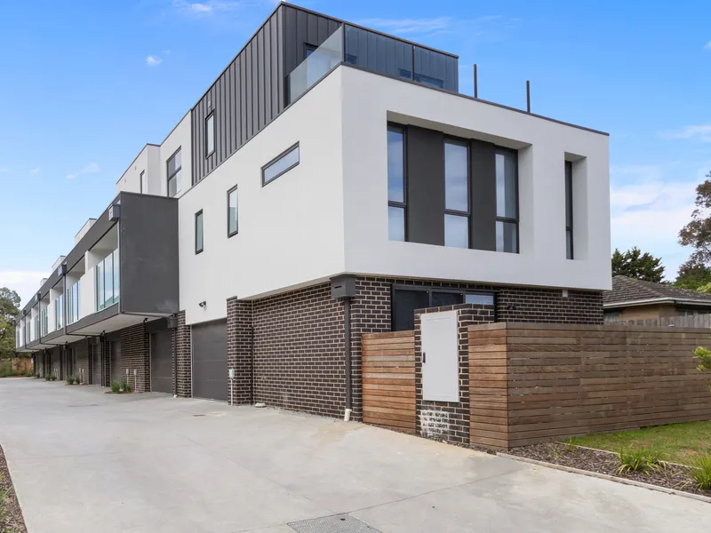 Elevate your lifestyle with this contemporary townhouse in Croydon