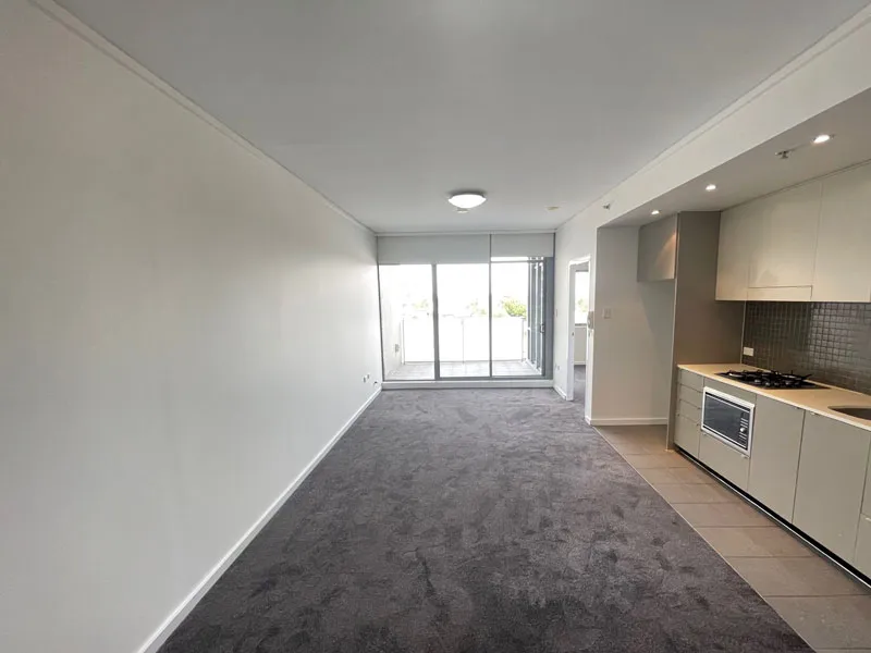 ONE-BEDROOM APARTMENT IN PACIFIC SQUARE