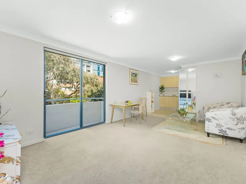 Fully-furnished & 6-Mins Walk to the Station & 1 Car Space & Spacious