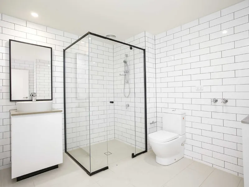 MODERN SPACIOUS APARTMENT WITH CARPSACE