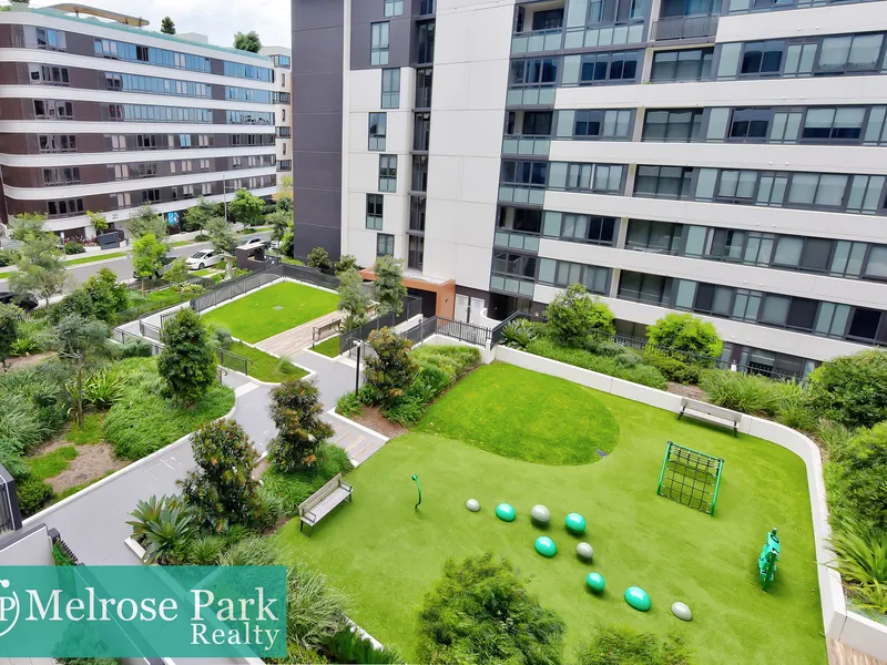 Lovely 1-bedroom apartment with views of the garden.