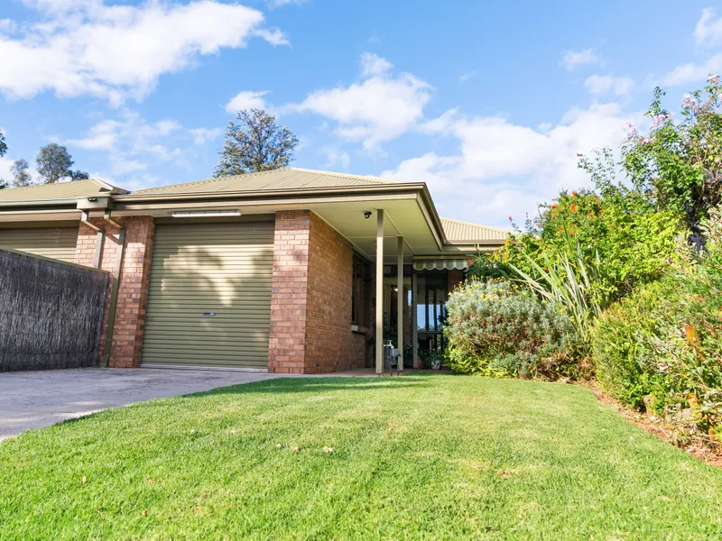 Downsizing, investing or nesting: what a location and opportunity!!