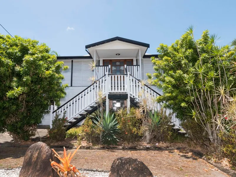 Huge city fringe Queenslander