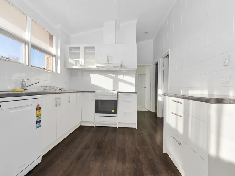 2 Bedroom Fully Renovated Unit - close to Obahn
