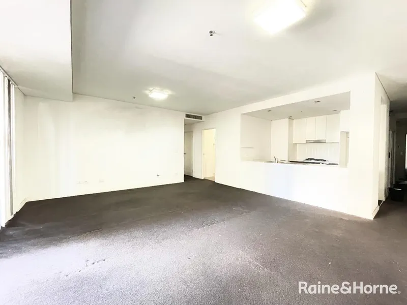 Spacious and freshly painted 2 Bedroom + Study! Great Location!